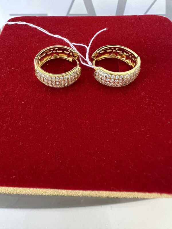 ✨ Elegante Coppia di Orecchini in Argento Dorato con Pavé di Strass ✨